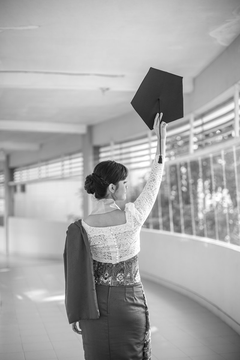 yoncrayon's tweet photo. Buka jasa foto wisuda outdoor, ada yg minat ga sih 🤣 085640866221 https://t.co/LsskxW1z9e