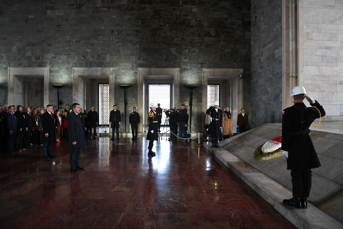 Yusuf__Tekin's tweet photo. 24 Kasım Öğretmenler Günü'nde 81 ilimizden gelen öğretmenlerimizle Başöğretmen Gazi Mustafa Kemal Atatürk'ün ebedi istirahatgâhı Anıtkabir'i ziyaret ettik.

Eğitim ailesi olarak, Atatürk'ün aziz hatırası ve idealleri doğrultusunda yorulmadan çalışarak çocuklarımızı çağın ihtiyaçlarına uygun becerilerle donatacak ve ülkemizi Türkiye Yüzyılı'nda muasır medeniyetler seviyesinin üstüne çıkaracağız.

#ÖğretmenlerGününüzKutluOlsun
#SayendeÖğretmenim
