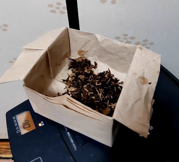茶殻はごみ袋の中でカビぬよう捨てる前に干す