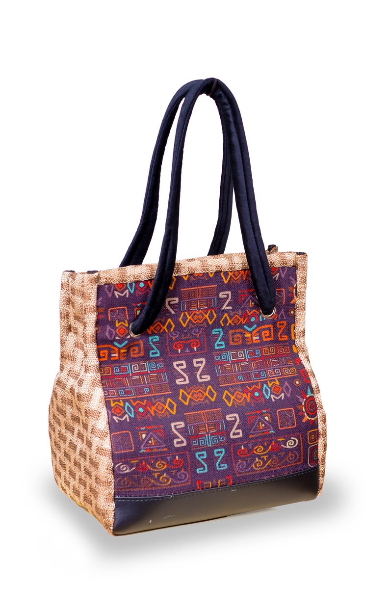 laikaafrican's tweet image. Handcrafted by skilled artisans, these bags showcase the vibrant colors and patterns inspired by African culture. 
. #AfricanFashion #HandmadeBags #CustomizedStyle 🌍✨
For oders and deliveries; 
☎️: +256 701 622 241
📧: laikaafricanstore@gmail.com