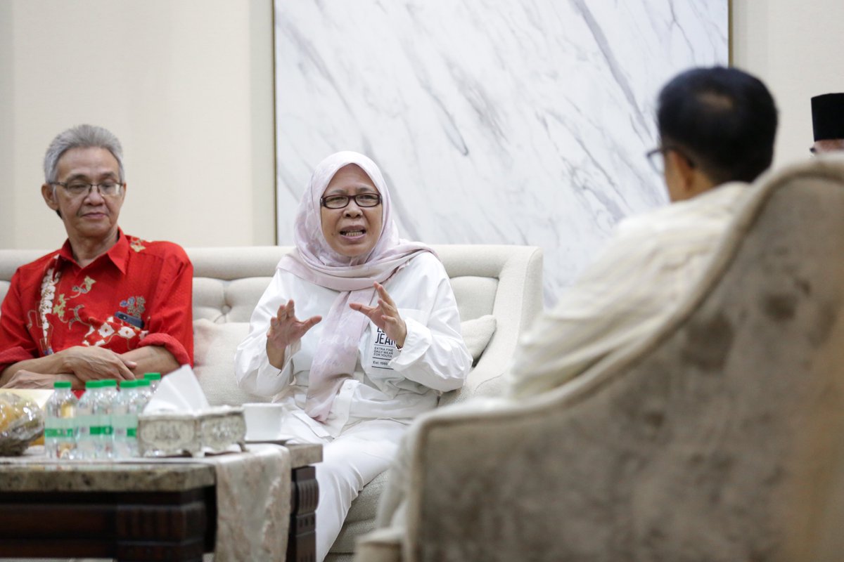 cakimiNOW's tweet photo. JUMAT BERKAH
Alhamdulillah, Bersyukur hari ini kami mendapatkan dukungan dari Forum Alumni GMNI dari berbagai angkatan. Kita berharap dukungan mereka untuk tujuan yang sama, yaitu cita-cita Indonesia untuk berubah yang lebih baik. 

Terimakasih kepada keluarga besar forum alumni GMNI atas dukungannya kepada AMIN. Insyaalloh gelombang dukungan perubahan ini akan semakin membesar di seluruh indonesia. AMIN..

#AMINajaDulu #SATUkanIndonesia