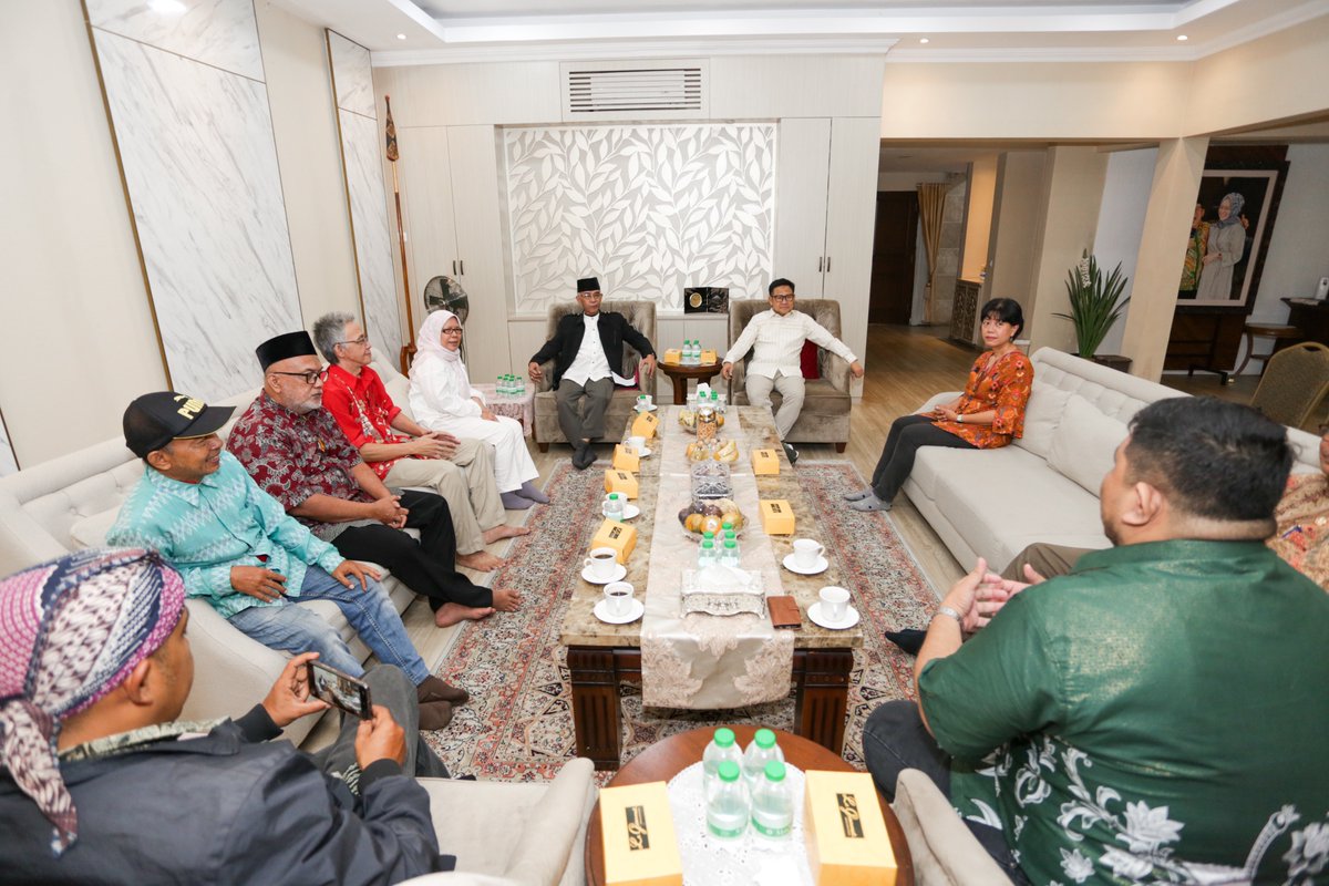cakimiNOW's tweet photo. JUMAT BERKAH
Alhamdulillah, Bersyukur hari ini kami mendapatkan dukungan dari Forum Alumni GMNI dari berbagai angkatan. Kita berharap dukungan mereka untuk tujuan yang sama, yaitu cita-cita Indonesia untuk berubah yang lebih baik. 

Terimakasih kepada keluarga besar forum alumni GMNI atas dukungannya kepada AMIN. Insyaalloh gelombang dukungan perubahan ini akan semakin membesar di seluruh indonesia. AMIN..

#AMINajaDulu #SATUkanIndonesia