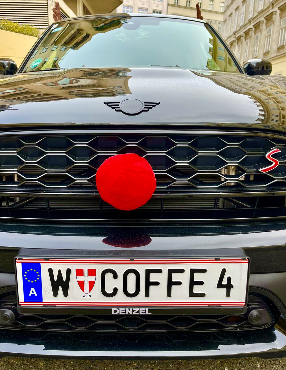 Kaffeegreissler's tweet photo. Rudolphs Ren(n)tier-Flotte ist wieder unterwegs und liefert Bohnen ☕️und was das Kaffeeliebhaberherz sonst noch alles braucht 🤩 #vollautomaten #siebträger #ese #kaffeegreissler #beansandmachines #allesfürgutenkaffee #lifeistooshortforbadcoffee #alliwantforxmas https://t.co/LCtlVs2RlF
