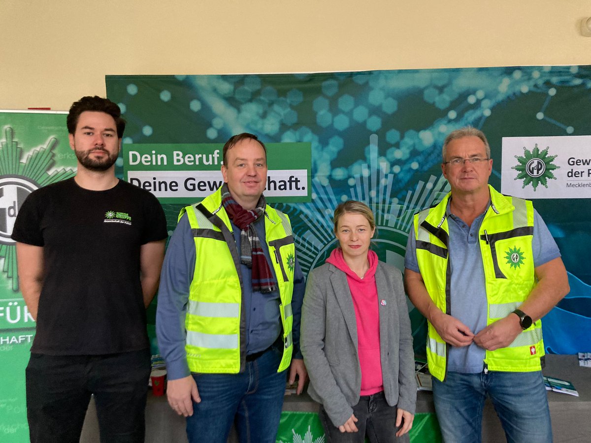 GdP_MV's tweet photo. Fachtagung zum Thema "Polizei (in) der #Demokratie"  
Die #Gewerkschaft gehört zu unserer #Polizei dazu, so sind wir der Einladung der Fachbereichsleitung Polizei gestern (23.11.2023) gern gefolgt.  1/3 https://t.co/rP0gkw87lg