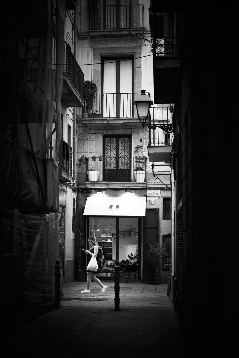 Communication in progress

📸 Fujifilm X-T4

📷 Fujinon XF 35mm F2 R WR

⚙️ ISO 160 - f/2.0 - Shutter 1/640

#barcelona #city #street #alley #streets #streetphotography #streetphotographer #urban #urbanphotography #lantern #balconies #shoeshop #showcase #scaffold #works