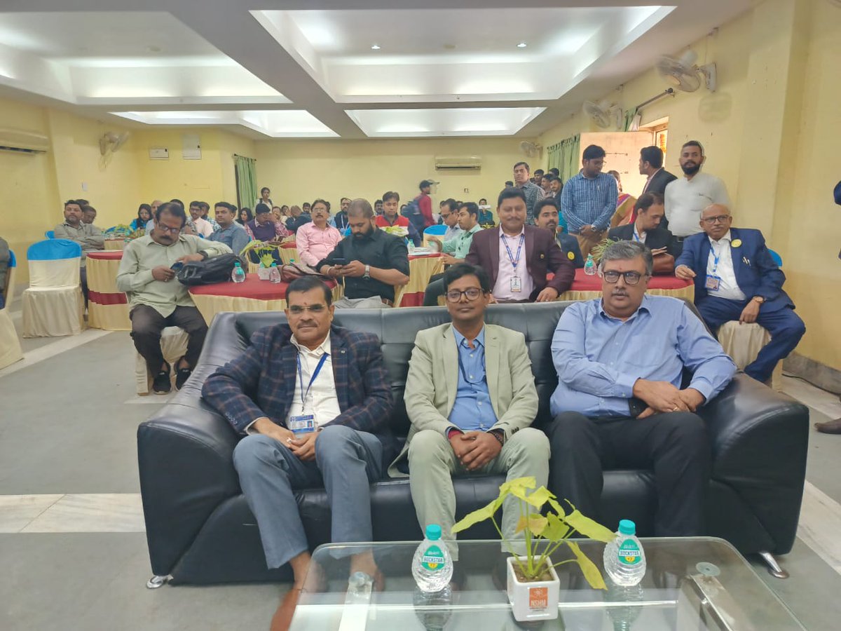 Knowledge Campus, Durgapur, in collab with the Board of Practical Training, hosted a successful 'Apprentice-Cum-Job Fair: Walk-in Interview.' Seventeen companies from Kolkata and Durgapur participated, with 662 candidates interviewed and 300 candidates offered apprenticeships.