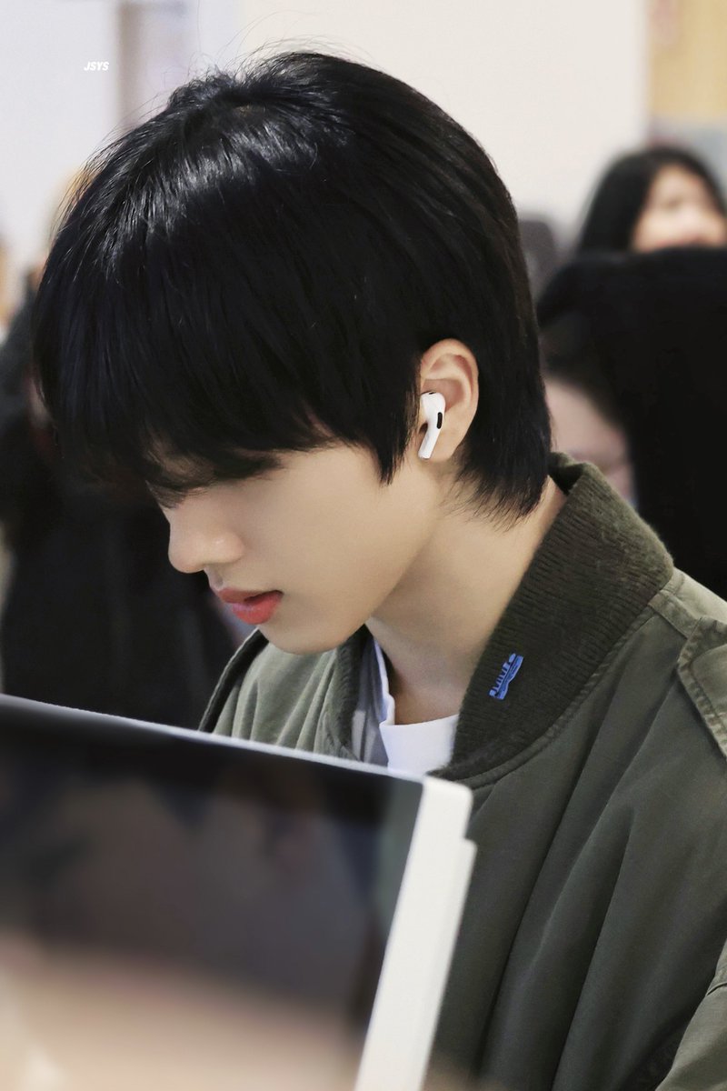 Jsys0205's tweet photo. 231124 GMP🛫

#지성 #JISUNG #NCTDREAM #박지성 https://t.co/Hgstkdiv9d