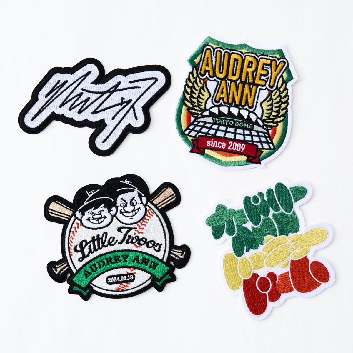 公式グッズ ワッペン】 アイロンで貼り付けたり、シールで貼り付けたり