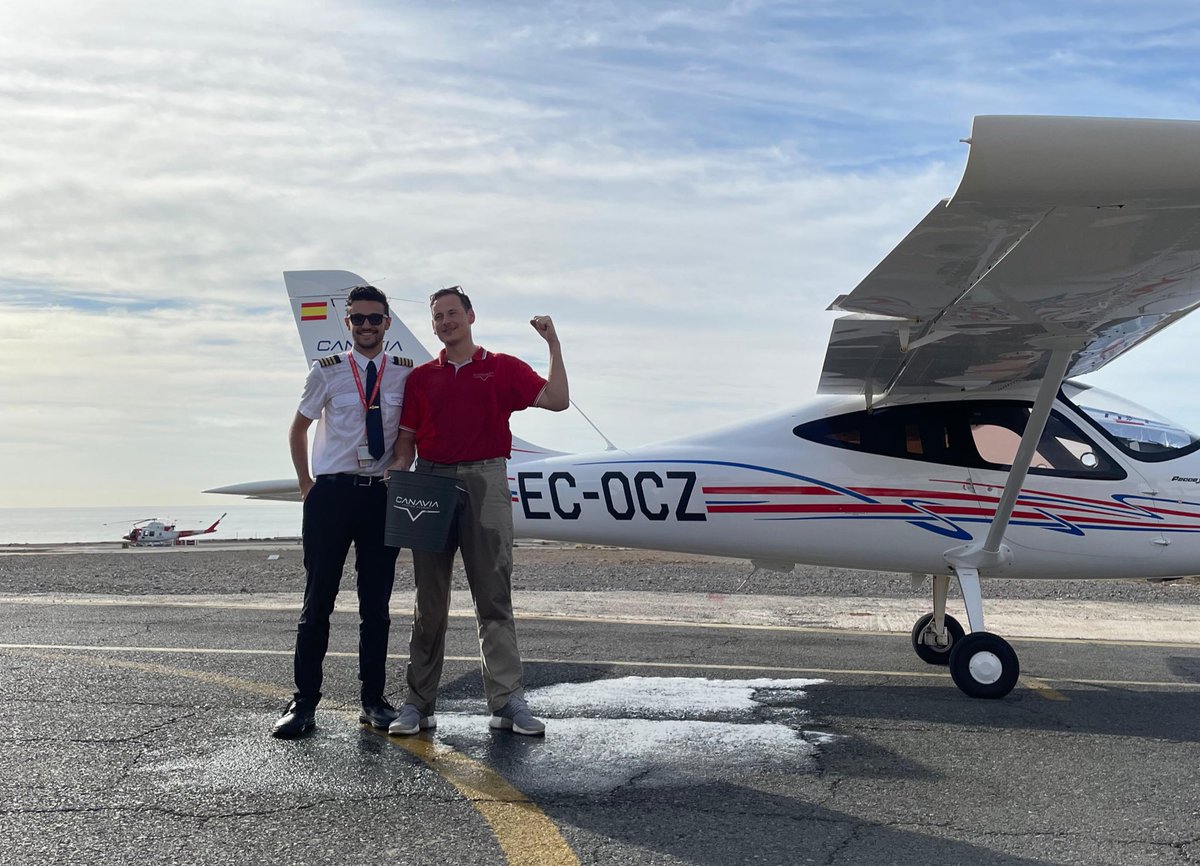 Det har været en vild måned. Jeg har bestået min sidste eksame og kan nu kalde mig pilot. OG fra Fra 1.december rykker jeg over som vært på P1 Morgen og Orientering. Det glæder jeg mig til, men kommer til at savne den fantastiske Genstart-redaktion ☀️