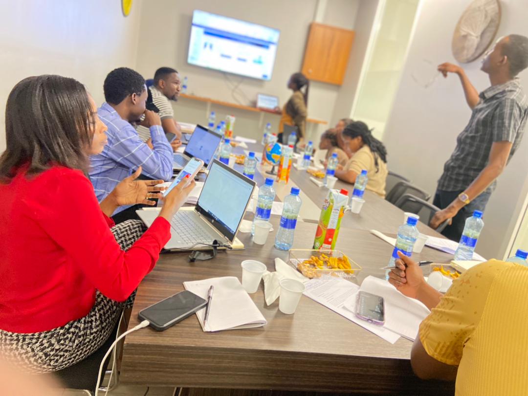 Fredtender's tweet photo. #TenderTraining Day 3
Ikiwa ni siku ya 3,jana tulikuwa na discussions mbalimbali including how kampuni changa zinaweza kufanikiwa kwenye mchakato wa Tender.
Pia tuliangalia kuhusu;
1.UN-Portals (UNGM)
2.Quality Assurance and assessment ya proposal.
#TenderBank https://t.co/iGQ4chkgV5