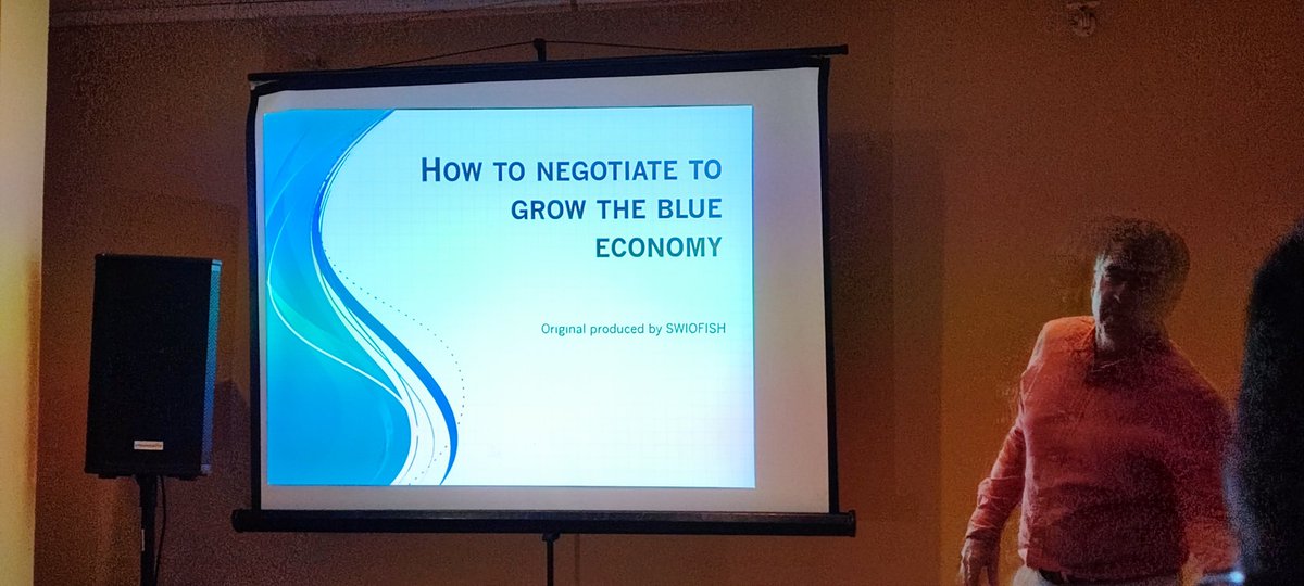 DavidCASIMIR5's tweet photo. Consultation on the development of a Blue Economy Policy for Rodrigues by FAO. Local stakeholders have also been trained on negotiating skills with regards to Blue Economy Development. https://t.co/Y5SQYkv6OS