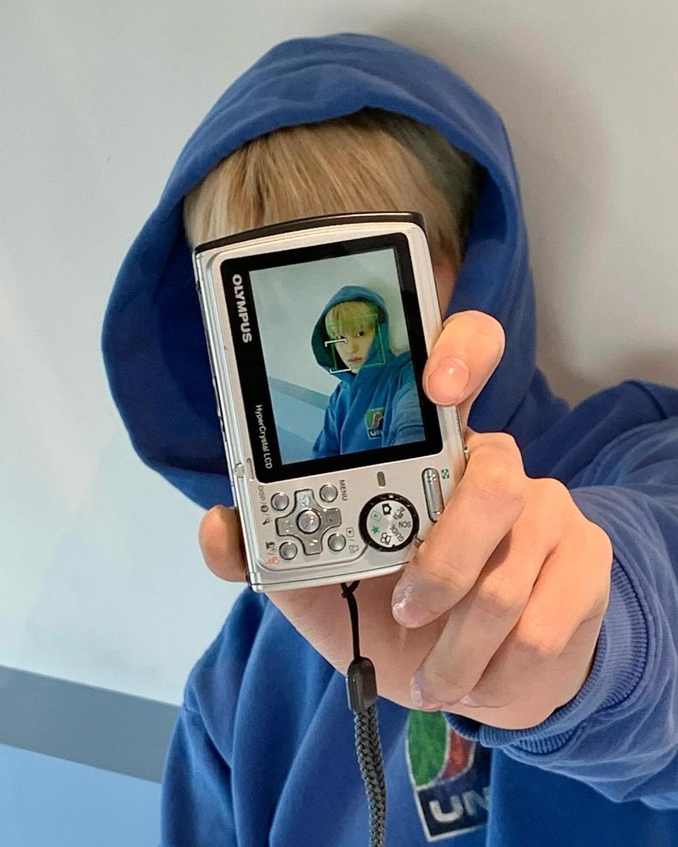 RIIZE_NEWS's tweet photo. [231124] RIIZE Official Instagram

retro camera 📹

#SOHEE #소희

#RIIZE #라이즈 @RIIZE_official https://t.co/BHtpQu0sEp
