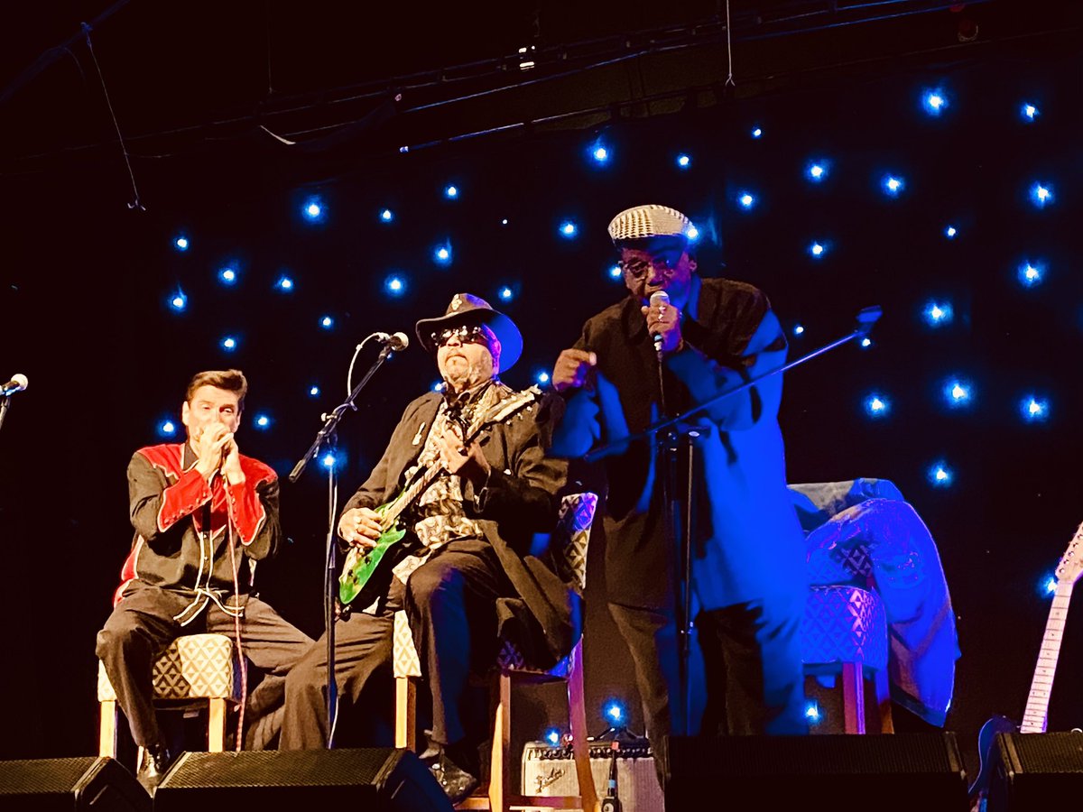 f0lkr0ckchick (@f0lkr0ckchick) on Twitter photo #BourneMusicClub hosted another superb evening of #ChicagoBlues in festive surroundings with special guests <a href="/sippiblues/">MississippiMacDonald</a> and @gilesrobsonharp πΈπβ€οΈ #BourneMusicClub hosted another superb evening of #ChicagoBlues in festive surroundings with special guests <a href="/sippiblues/">MississippiMacDonald</a> and @gilesrobsonharp πΈπβ€οΈ