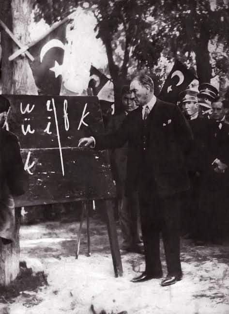 Bu yazıyı okuyabiliyorsanız
Öğretmenlere,
🇹🇷
Bu yazıyı TÜRKÇE okuyabiliyorsanız ATATÜRK'e teşekkür ediniz!
🇹🇷
BAŞÖĞRETMEN'imiz 
Mustafa Kemal ATATÜRK'ü 
minnet ve şükranla anıyorum.
Varolsun Değerli Öğretmenlerimiz!

#BaşÖğretmenMustafaKemal

#24KasımÖğretmenlerGünü
 Kutlu olsun.