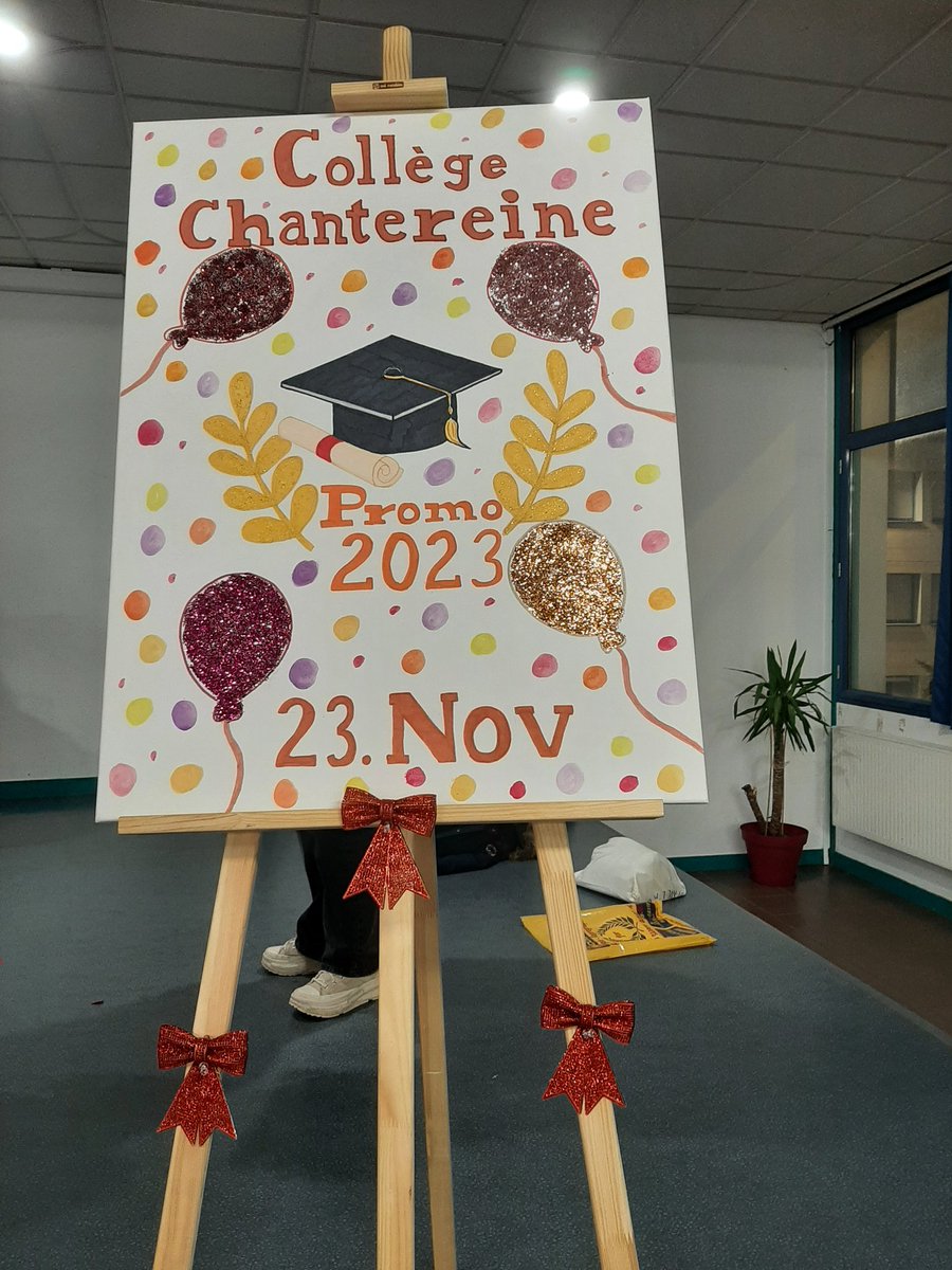 CChantereine's tweet photo. Une belle cérémonie de remise des diplômes du DNB ce 23 Novembre 2023
◇ ouverture de l'événement par le principal F.SOLER
◇ remise des diplômes et des cadeaux par les professeurs principaux
◇ mention spéciale pour le Major
◇ moment convivial 
Un grand merci à tous. https://t.co/zJcL1EIUW0
