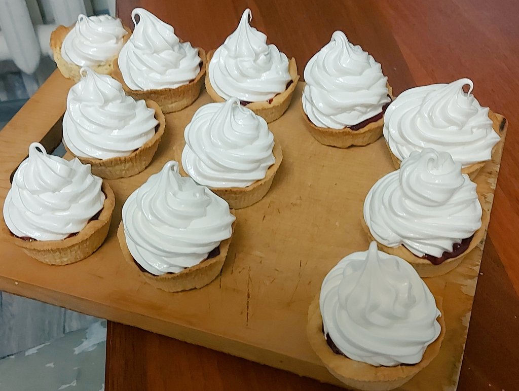jjpincorrect's tweet photo. #cookiesforsoobin
Cupcakes for Soobie Boobie Doobie https://t.co/6T1lWnb6Ew