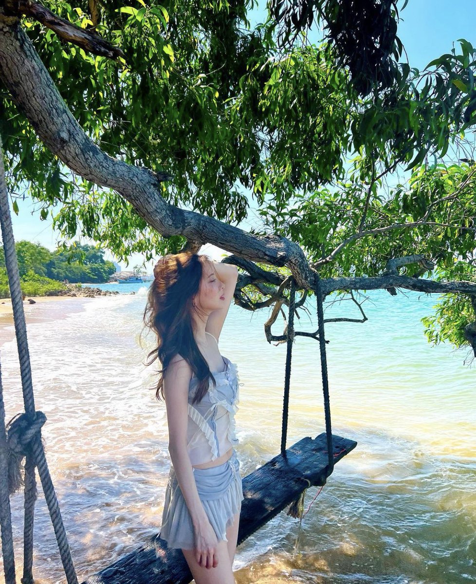 seojuhyunstagrm's tweet photo. [INSTAGRAM CAROUSEL] seojuhyun_s: perfect weather🌊

#seojuhyunstagrm 

https://t.co/q22LXpr85P https://t.co/JWyZNGy6kv