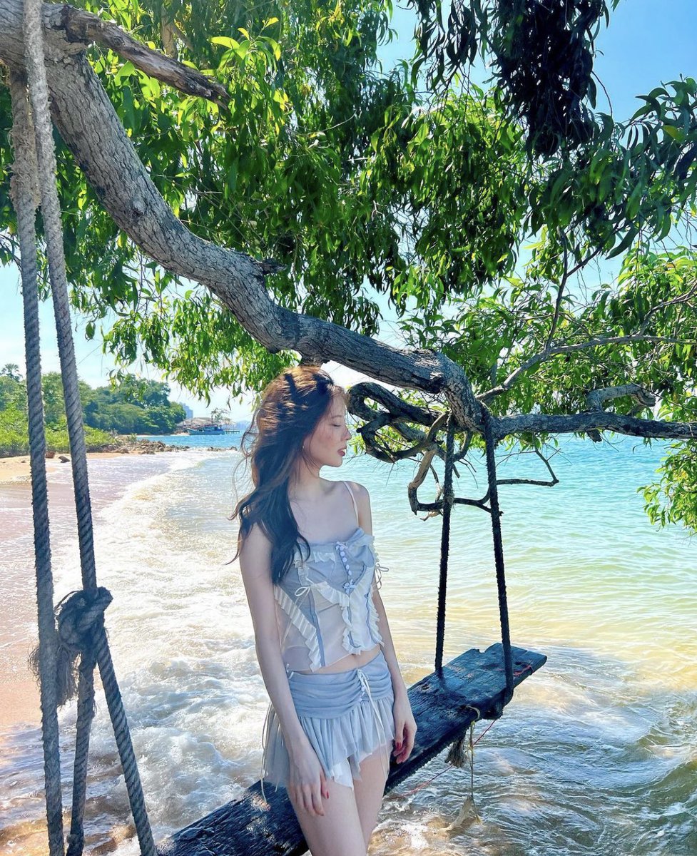 seojuhyunstagrm's tweet photo. [INSTAGRAM CAROUSEL] seojuhyun_s: perfect weather🌊

#seojuhyunstagrm 

https://t.co/q22LXpr85P https://t.co/JWyZNGy6kv
