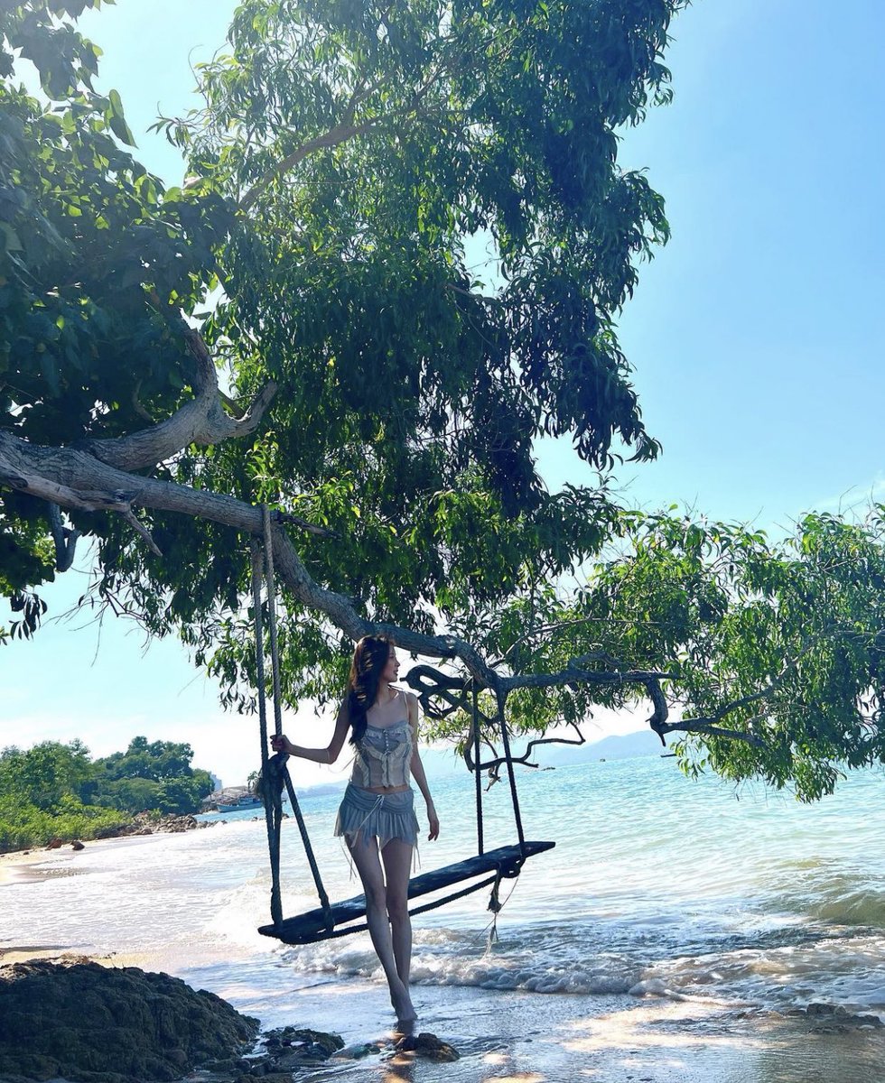 seojuhyunstagrm's tweet photo. [INSTAGRAM CAROUSEL] seojuhyun_s: perfect weather🌊

#seojuhyunstagrm 

https://t.co/q22LXpr85P https://t.co/JWyZNGy6kv