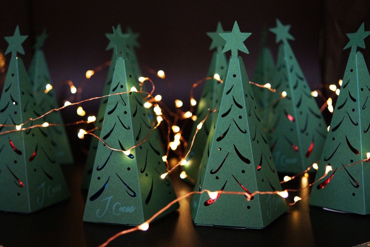 New and returning flavours of caramels have found their way onto the website in time for Christmas!

Fresh Ginger Caramel 🫚
Miso-Banana Caramel 🍌
Passionfruit Caramel 🍫
Fresh Mint Caramel 🌿
Basil, Lime &amp; Chilli Caramel 🌶️
Black Spiced Rum Caramel 🥃 

jcocoa.co.uk/collections/ch…