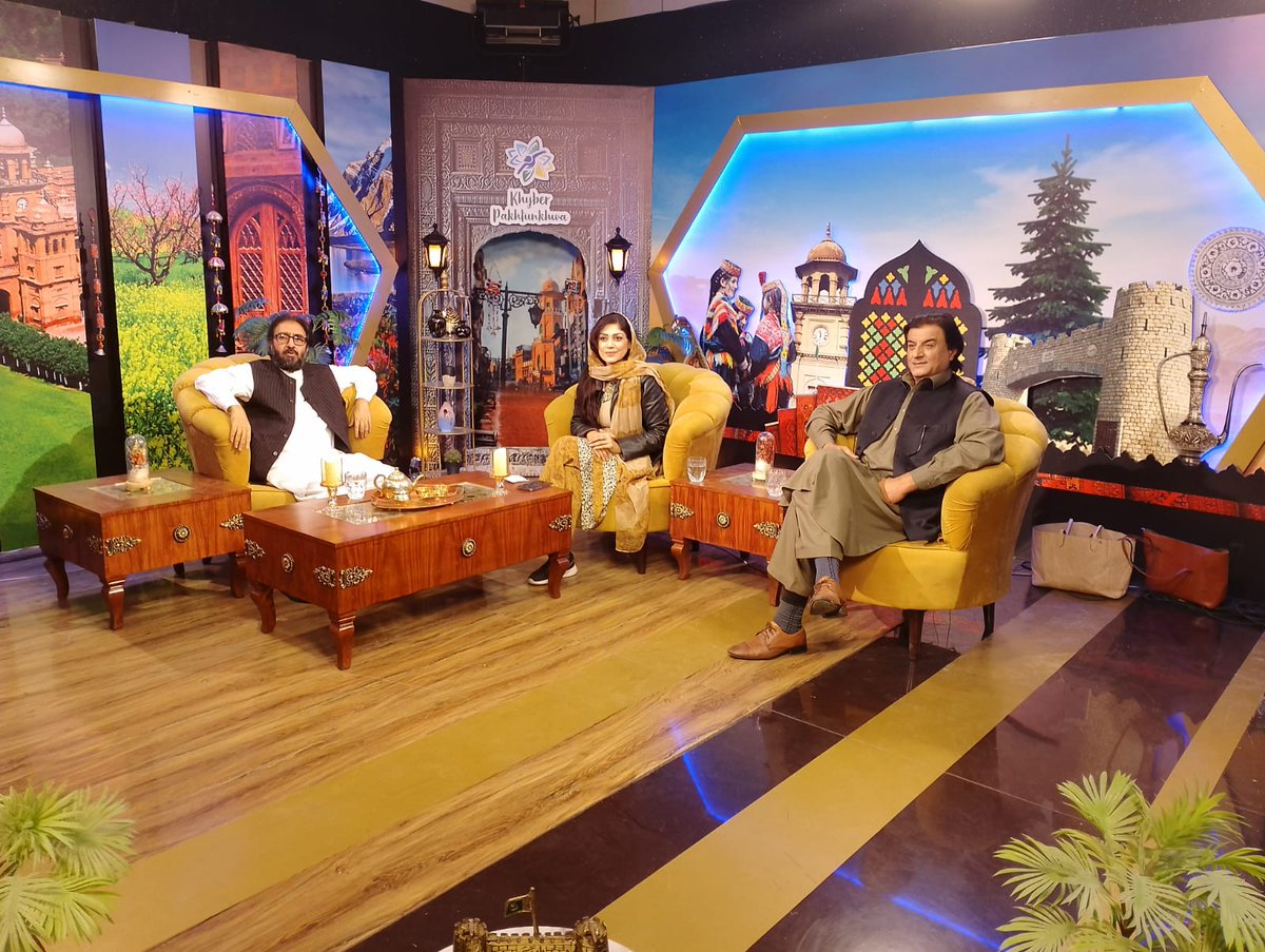 PTVNPeshawar's tweet photo. ٹی وی، ریڈیو اور تھئیٹر کے سکرپٹ رائٹر اور صد��کار  انیس الرحمٰن کا انٹرویو پی ٹی وی نیشنل پشاور سے نشر ہوا۔جس میں ڈرامہ ،ڈاکومینٹری، صداکاری کے حوالے سے انیس الرحمٰن کے فنی سفر کے مختلف پہلوؤں پر گفتگو ہوئی۔پروگرام کے میزبان حنا رؤف اور سہیل اسد تھے اور پروڈیوسر خالد حسین شاہ تھے https://t.co/OSByJNOzW2