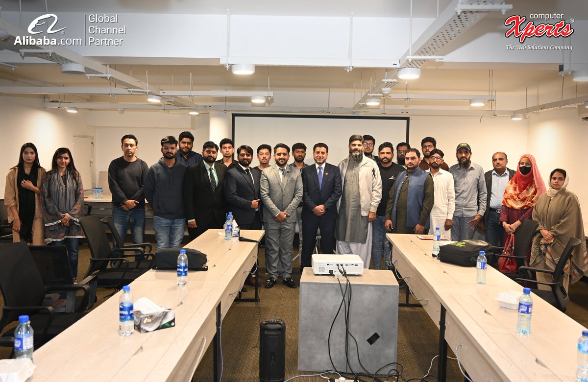 alibabaxperts's tweet photo. Some glimpse of Alibaba training Session on 22th November, 2023 (Wednesday) at QUICK OFFICE 304, UPPER MALL SCHEME, LAHORE. Attendees of Batch #04 receiving certificates for our FREE Alibaba Training Session.
#Batch04 #Lahore #Alibabaofficesialkot #Islamabad #BlessedFriday https://t.co/uH3zZoXGtE