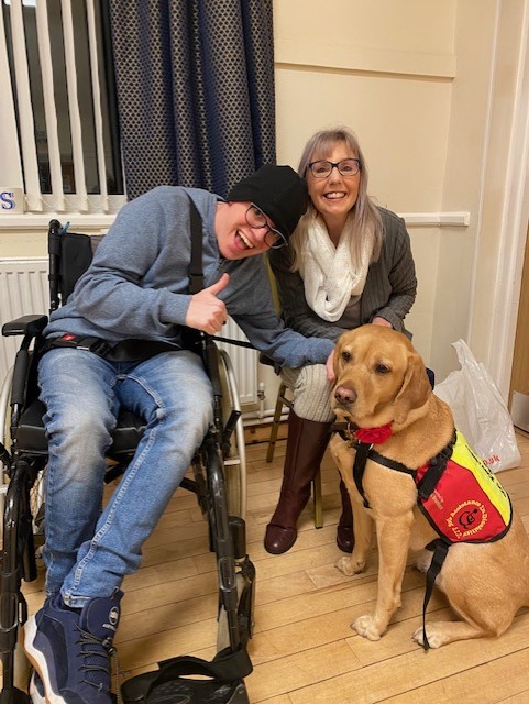 Assistance Dog Phoebe and owner Ben were welcomed by @Girlguiding Oulton Brownies and Rainbows. The group are working towards their charities badge so we were able to tell them all about Dog A.I.D.'s work and the incredible job that Assistance Dogs do #assistancedogs