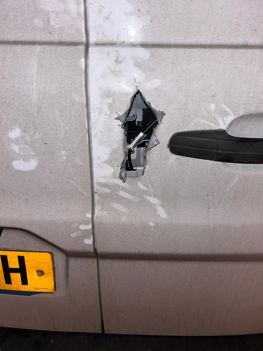 philozzy1's tweet photo. 2nd time being robbed whilst staying at @premierinn in a few months🤬. Staff don't care as it happens so often. Pls share so that this doesn't happen to another tradie over the Xmas period.🙏 https://t.co/MVkrG1Z1Il