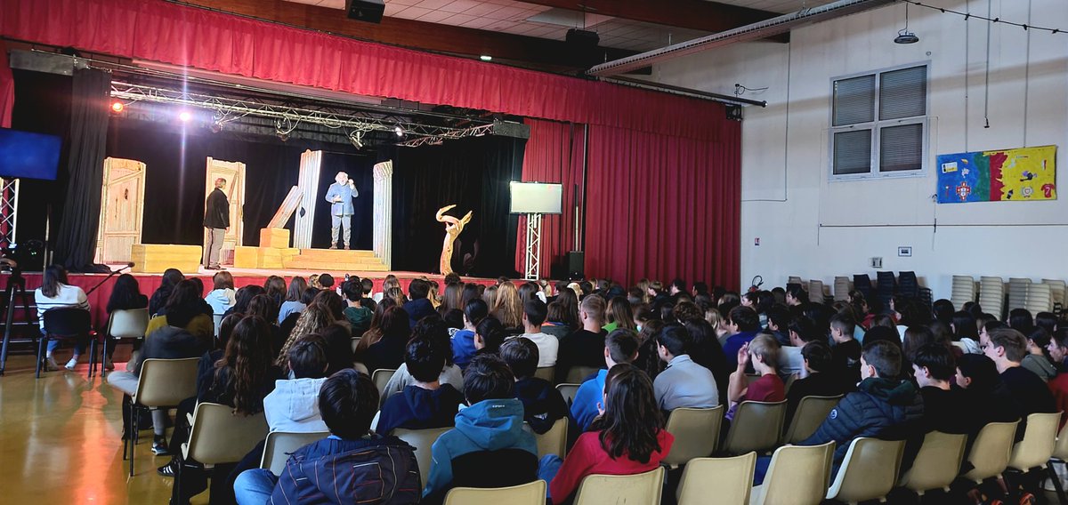 Teatre en occitan a Sent Lis  Antigòna de Sofòcles. Organizat peu CD31. <a href="/LyceeSaverne/">🎀Lycée Joseph Saverne📚 L'Isle-Jourdain🇪🇺GERS🐝</a> <a href="/CreoToulouse/">CREO Tolosa</a> <a href="/CreoTolosa/">CREO Tolosa</a>