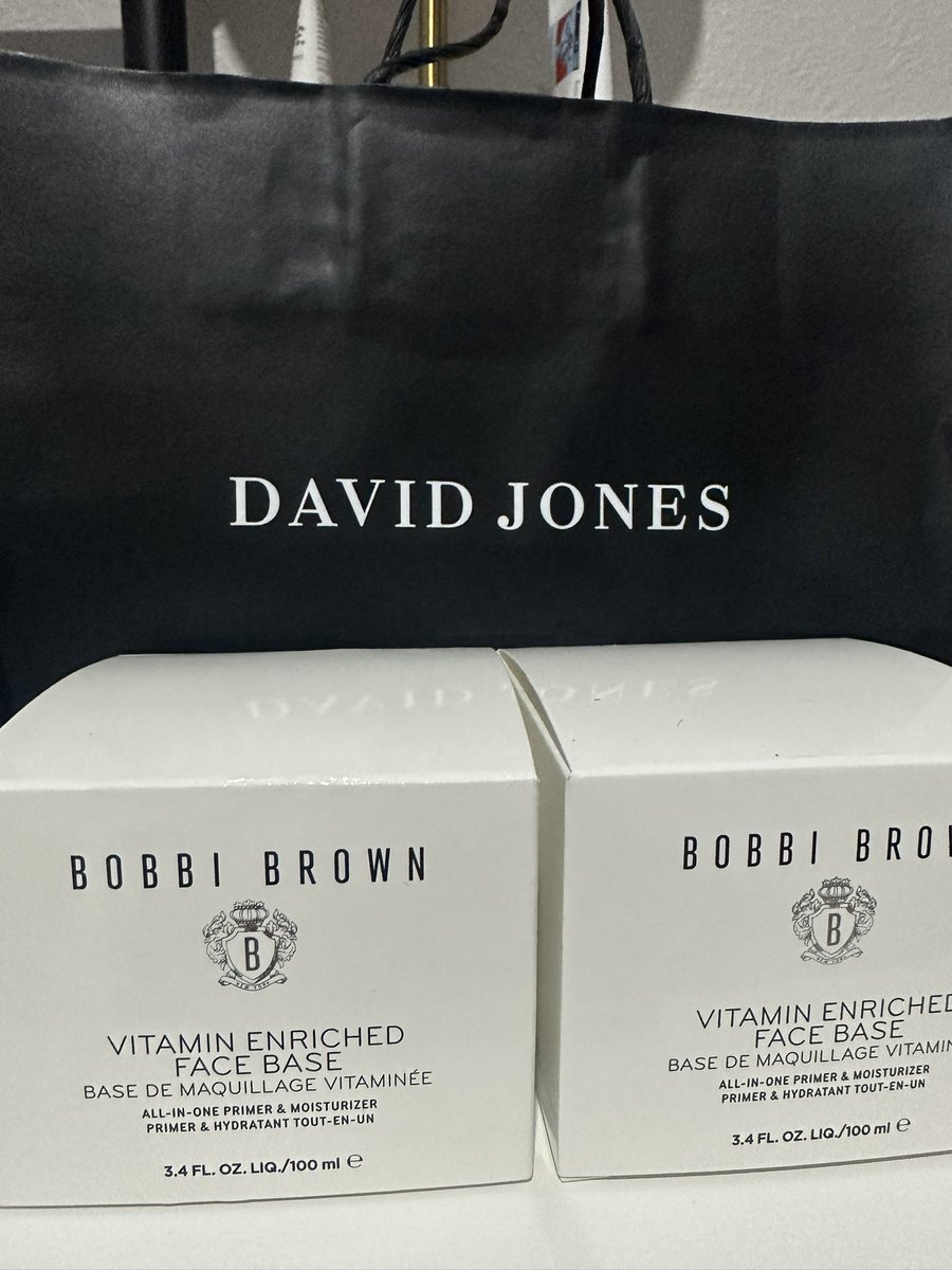 ELFdonghae13's tweet image. Preorder ✨
 bobbi brown enriched face base 
✅100ml 3,230฿ (ราคาที่ไทย4,650฿)
✅50ml 2,140฿ (ราคาที่ไทย3,000)
เปิดพรีถึงพรุ่งนี้น้าาา 
#bobbibrown #bobbibrownenrichedfacebase #facebase #พรีออเดอร์ #ส่งต่อสกินเเคร์ #ส่งต่อคสอ #รีวิวสกินแคร์