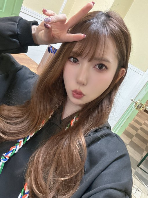 ジューシーハニーさんの撮影おわりました！🥰  今年もお世話になりました🥺✨ トレカ発売したらぜひゲットしてね🥰  現場の皆様ありがとうございました🥳❤️&zwj;🔥 https://t.co/3AvKCbHo