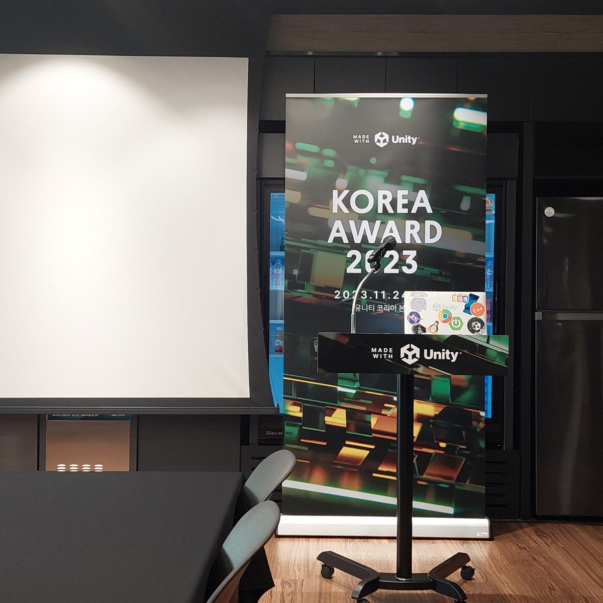 ckgame_sson's tweet photo. 인원제한이 있어서 참석은 두명이지만 별의별 전원이 함께하고있습니다!!!! 유니티어워드 시상식에 왔습니다아!!!! 마침 생일이라 더 기쁘네요!! 🥳 자랑스럽다 별의별!!!!!!!!! https://t.co/cbSQKU5G4M