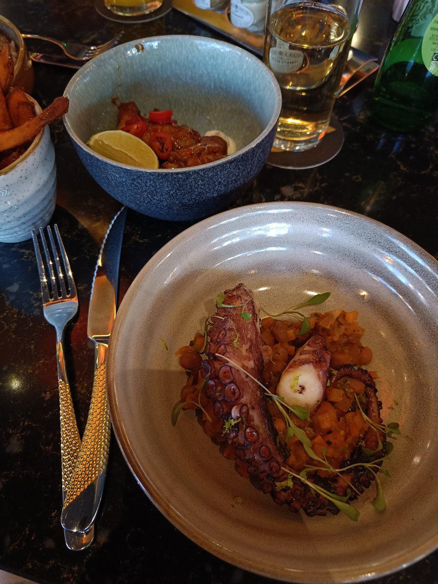 ezabe2's tweet photo. Courage, Boldness, and inquisitiveness led me to have octopus for lunch yesterday with one of my coaches @joan_myers EoY catch up! @LondONtheinside @NhccUganda @druhweza @RoseNanyongaCla @tracykob
@atuhairwe_irene @Museene11 @bensimms65 @Louie_Horne @CalvinMoorley #TryNew https://t.co/ymJTM0FiOH