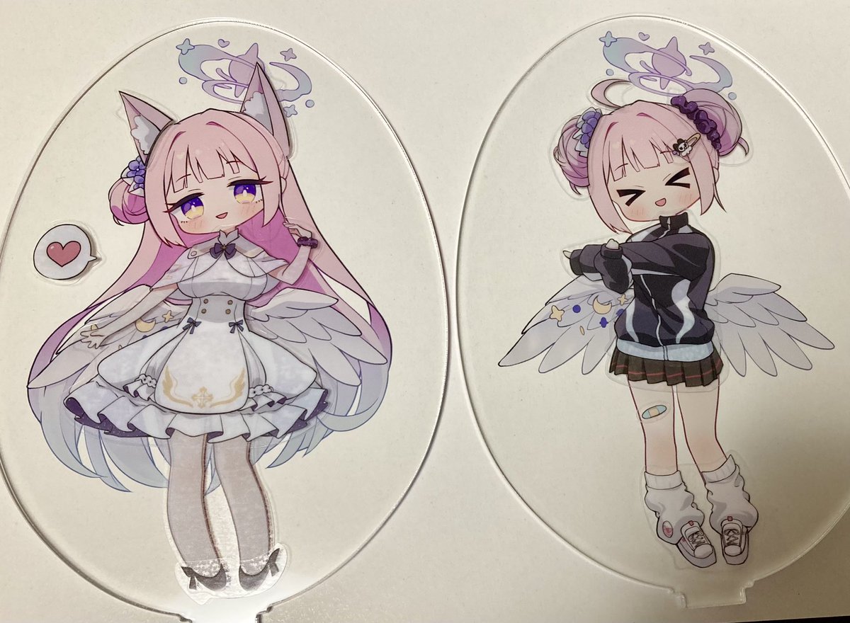 鳩春先生(@_hatoharu )の #着せ替えミカちゃん をやっと開封〜!めっちゃかわいい❤️❤️❤️
心が女児なのでシール大好き!下着のままで可哀想だったのでお洋服着ようね!
パソコンデスクに飾ろう〜❤️ 