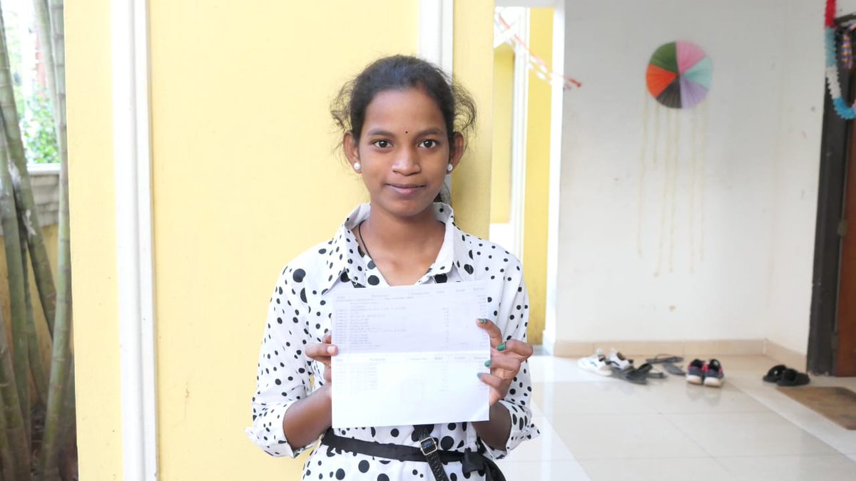 ActionAidIndia's tweet photo. Celebrating Achievements!
Young women from Bhubaneswar, Odisha’s low-income settlements shine brightly, showcasing their educational milestones through the support of Centre for Child and Women Development and ActionAid Association. As part of this initiative, livelihood support is being extended to empower vulnerable community women to enhance their small businesses and foster economic resilience. #EducationForAll #EmpowerWomen