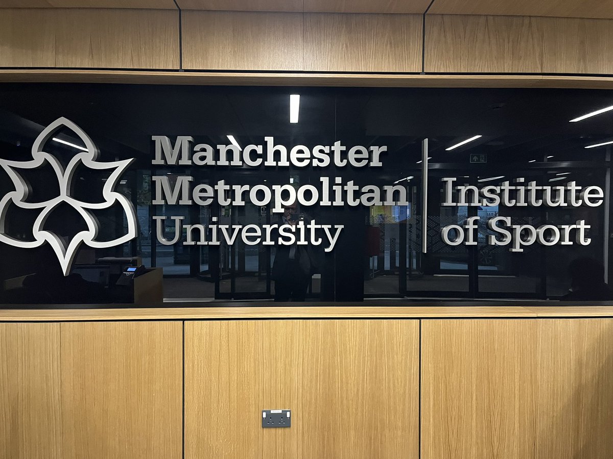 Many thanks to colleagues from @ManMetUni for a tour of the campus yesterday, including the School of Art, School of Digital Arts and @McrInstSport followed by an excellent discussion about joint working with @ManCityCouncil & @MCRActive