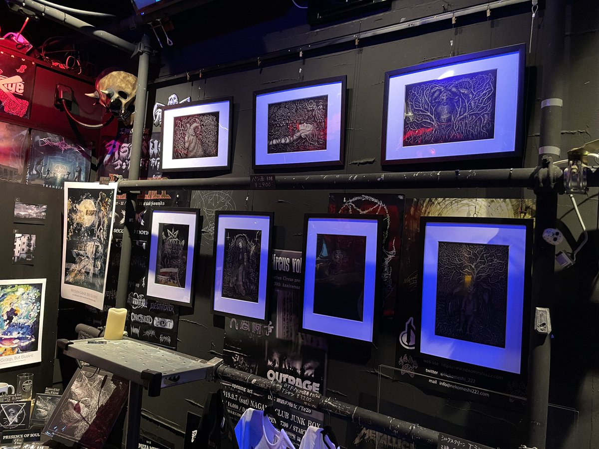 BAR_KOUTETSUYA's tweet photo. こちら鋼鉄屋です
本日11/24は18:00から23:00まで営業致します

DEEP SILENCE Art Projects
期間中はスペシャルカクテル
4種類とプルドチキンガレットを提供いたします。
#DEEPSILENCEArtProjects
#個展 #鋼鉄屋 #space666 #つつじヶ丘 https://t.co/QWBzo5aldB