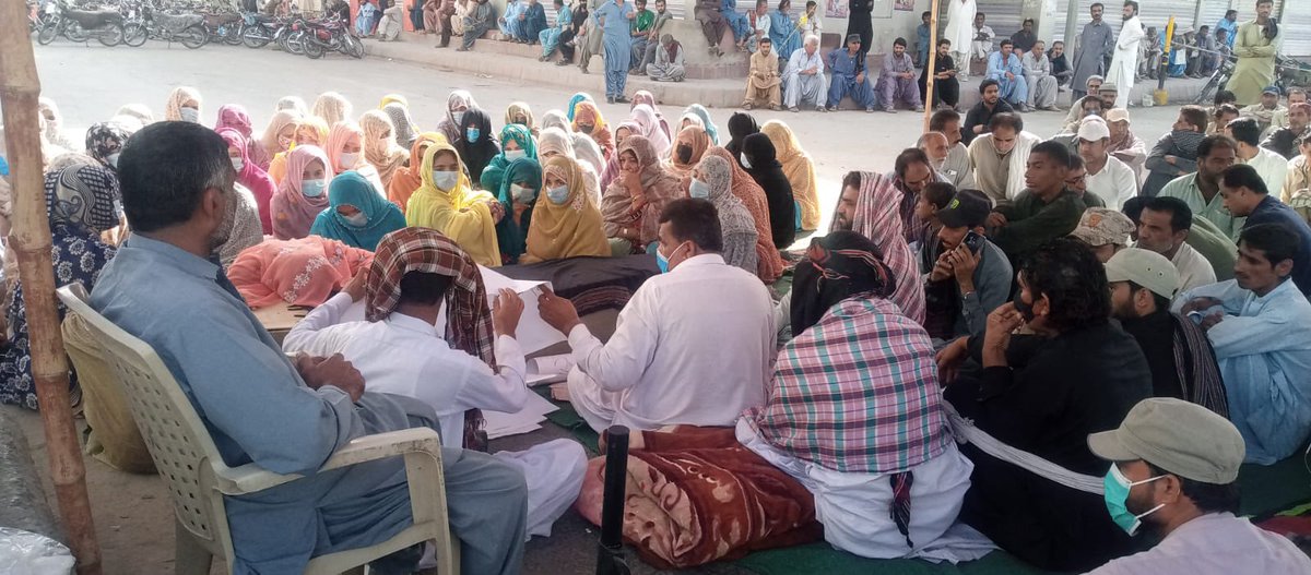 MahrangBaloch_'s tweet photo. ریاستی فورسسز کے جانب سے بلوچ لاپتہ افراد کے فیک ان کاؤنٹر کے خلاف تربت میں دوسرے دن شہید بالاچ کے لاش کے ہمراہ احتجاجی دھرنا جاری ہے ، ہماری قومی شناخت کے بقا کا انحصار ہماری قومی جدوجہد کو منظم کرنے میں ہے۔
#StopBalochGenocide https://t.co/P6PAHu06ER
