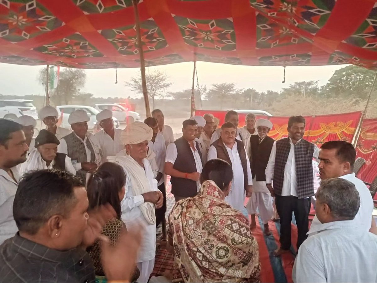 papuramdara's tweet photo. #भोपालगढ़_विधानसभा_क्षेत्र में जनसंपर्क कार्यक्रम के दौरान ग्राम #नांदिया की जनता के अपार स्नेह, समर्थन व आशीर्वाद के लिए आभारी हूं।

25 नवंबर को अधिक-से-अधिक संख्या में कांग्रेस के हाथ पर बटन दबाकर #गीता_बरवड़ जी को भारी मतों से जीत दर्ज़ कराए।

#कांग्रेस_फिर_से
#geetabarwar https://t.co/UHY0VuZ5RD
