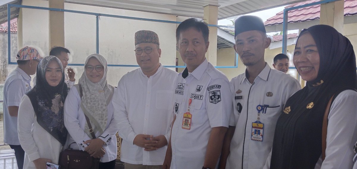 Kunjungan Kerja Staf Khusus Presiden RI, Bpk. Arif Budimanta &amp; Asisten 
Bpk. Muhammad Islam serta Ibu Firdha Anisa Najiya &amp; Camat Kotabumi Bpk. Nujum Masya dalam Rangka Monitoring Program Bantuan Pemerintah untuk penghapusan kemiskinan ekstrim di Kabupaten Lampung Utara