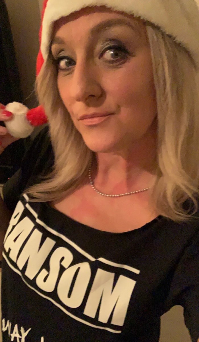 ginalinstead1's tweet image. @BBC6Music it’s never to early to get into the Christmas spirit, so I’m requesting “A Christmas held to Ransom” from my chest ♥️🤘🏼🎄#TShirtDay @Ransom48661914  open.spotify.com/track/7KPC5SLj…