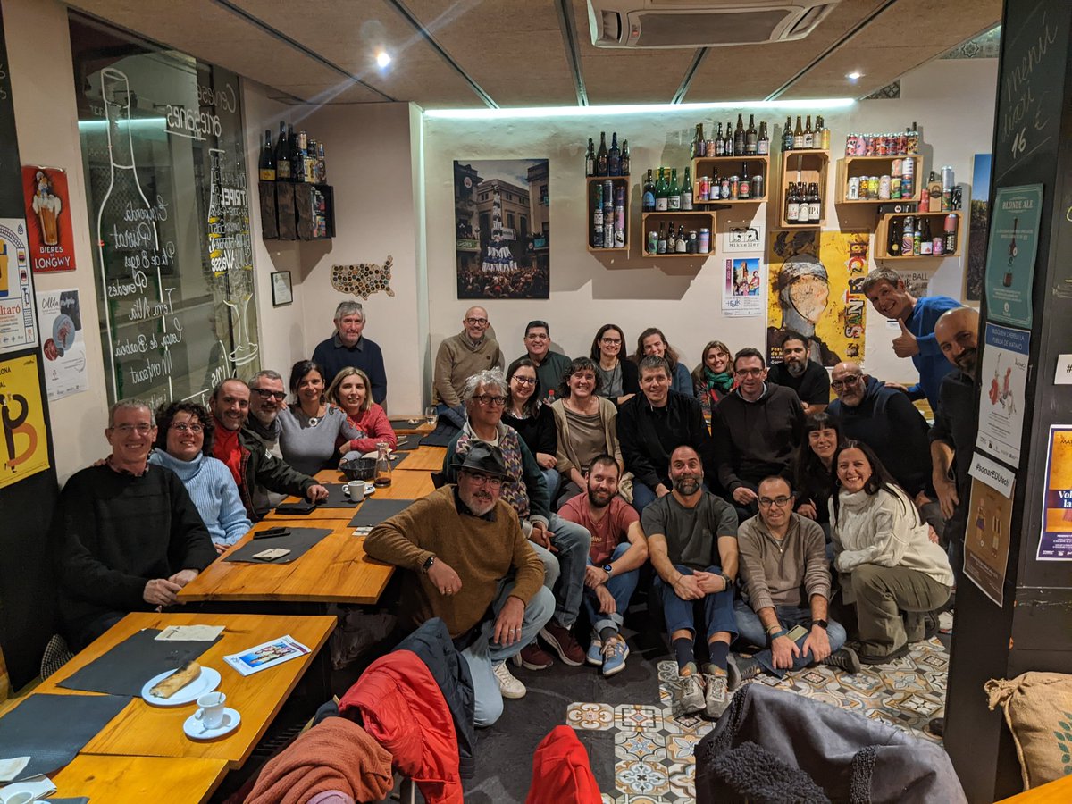 #soparEDUtech
Ahir finalment, el sopar que s’havia de fer i que la pandèmia ens va obligar a ajornar va ser una realitat. Fou una estona de conversa engrescadora, constructiva i amb ganes d’aprofitar la tecnologia i tot el que hi ha al seu voltant per millorar l’educació.