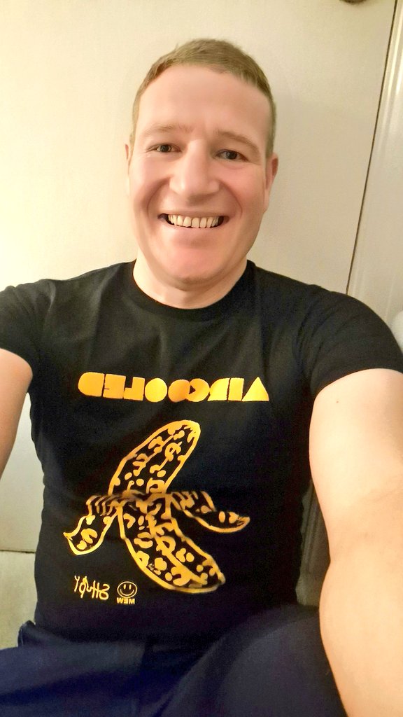 danmilnor's tweet photo. Got this band recommendation from following from the fabulous @berenyi_miki. Important work meetings this morning so I'll have to wear it under my shirt today 😞 @AircooledM @BBC6Music #tshirtday @laurenlaverne @CCfunkandsoul @maryannehobbs https://t.co/TgQjGtNIt0