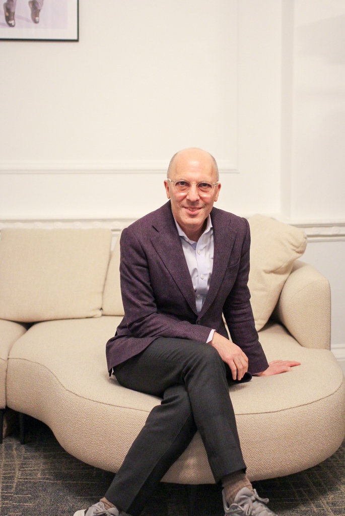voguecollegeuk's tweet photo. Huge thankyou to Ivan Shaw, Corporate Photography Director, Condรฉ Nast & Contributing Visuals Editor, The World of Interiors for coming in and giving such a great talk to our students ๐
#CNCollege #condenastcollegelondon #studyfashion #condenastcollege #condenast #fashionschool https://t.co/XOJCvz5dLS