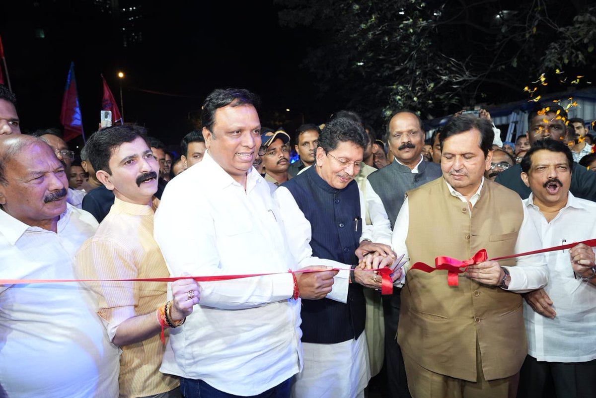 gallinews's tweet photo. Lower Parel Delisle Bridge Poori Tarah Open Kiya Gaya Mumbaikars Ke Liye,
Read Full News: https://t.co/7p9flnPq8o
#AadityaThackeray #Breaking #BridgeInMumbai #CommunityDevelopment #ConnectingMumbaikars #dailynews #Gallinews #LowerParelDelisleBridge #MangalParbhatLodha https://t.co/zTWBtAk3ih