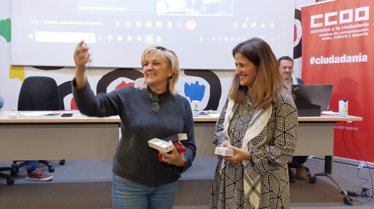 Maite Martín, presidenta de la sección sindical de RTVE, se jubila. El Sector ha querido agradecerle su implicación y su compromiso con CCOO y con los derechos laborales. Te echaremos de menos!!! <a href="/maitepedre/">Maite Martin</a> <a href="/ccoortve/">CCOO RTVE</a> <a href="/mediosfsc/">ANA MARIA MARTINEZ COLLADO</a> <a href="/PeriodistasFSC/">Agrupación de Periodistas de FSC-CCOO</a>