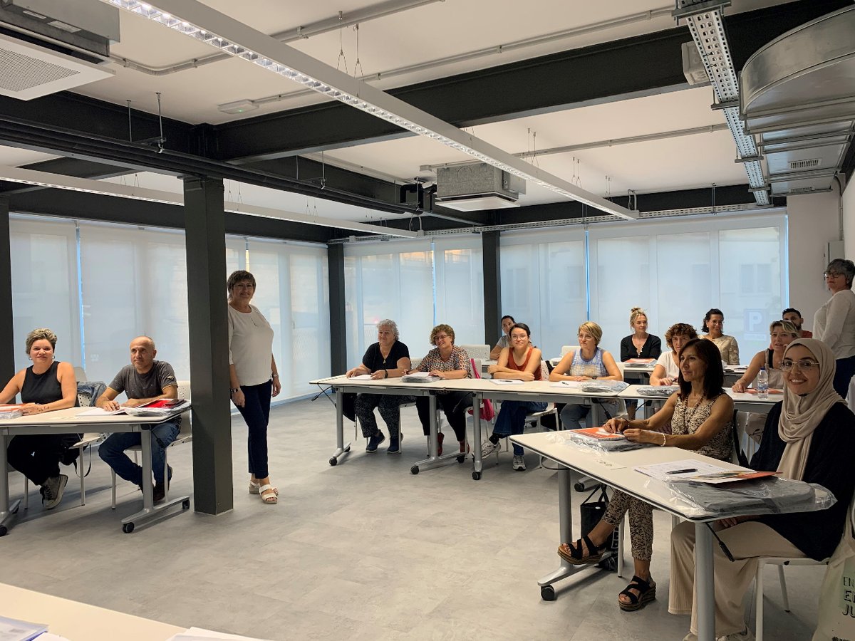 OPEManlleu's tweet image. #opeformacio Ha finalitzat el curs d&apos;Intel·ligència Emocional de 30 hores amb un total de 17 alumnes impartit a les aules del Centre Cultural Fundació Antiga Caixa de Manlleu.  
#formaciócontinua @idfo @rosersalles #pnl #inteligenciaemocional