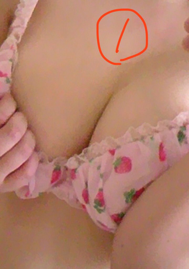 1 pic. おい野朗共、どのお部屋女子のおっぱいが好みかな？ https://t.co/5bEaRR4ZmU