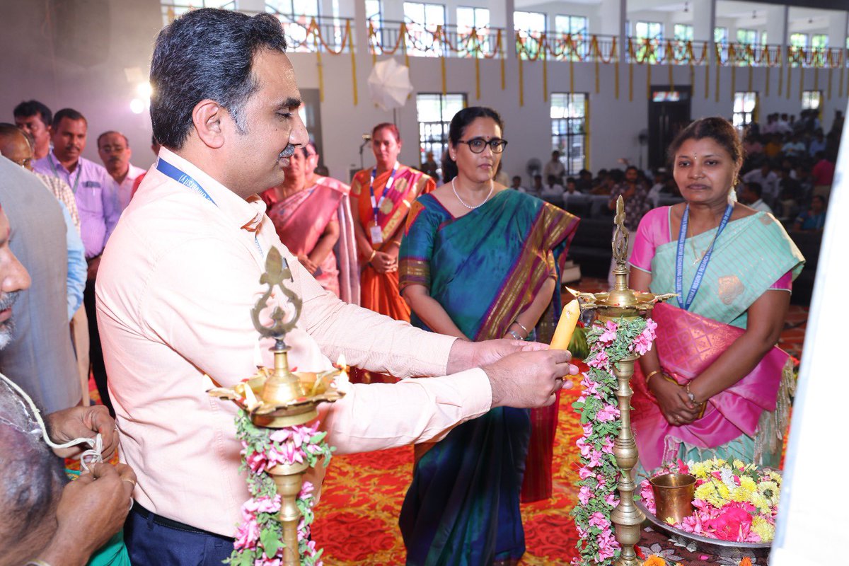 SALEMSHARAVANAN's tweet image. The inauguration of the refurbished ‘Annapurna Auditorium’ at the Salem engineering college. An excellent addition to the students’ amenities in campus. #VMKVEC #VMRF #VinayakaMissions