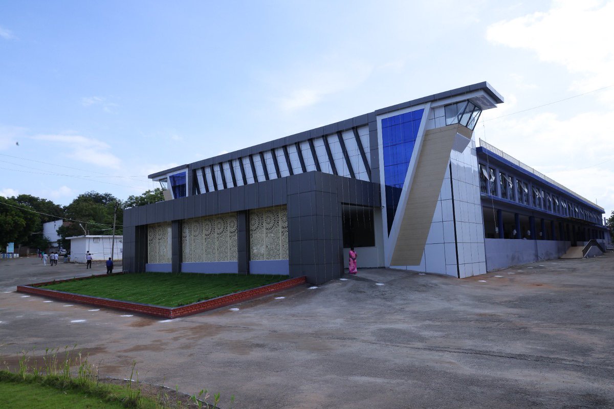 SALEMSHARAVANAN's tweet image. The inauguration of the refurbished ‘Annapurna Auditorium’ at the Salem engineering college. An excellent addition to the students’ amenities in campus. #VMKVEC #VMRF #VinayakaMissions